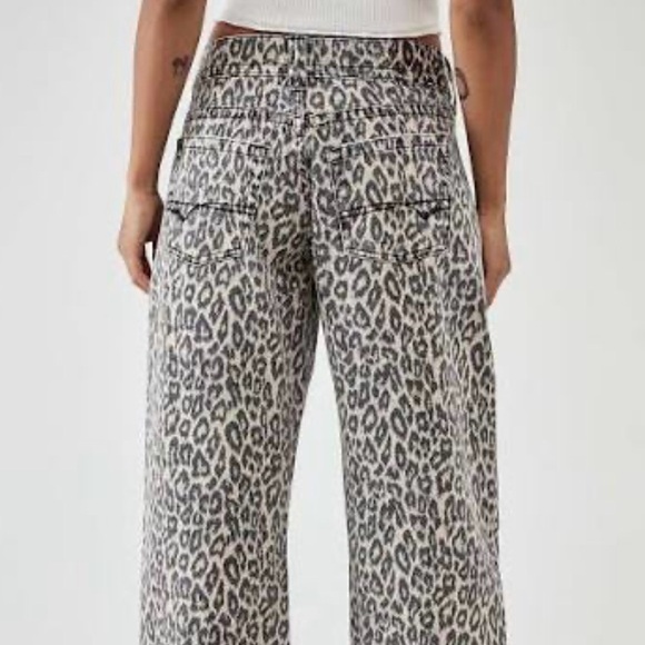 BDG LOW RISE DENIM - Picture 3 of 4